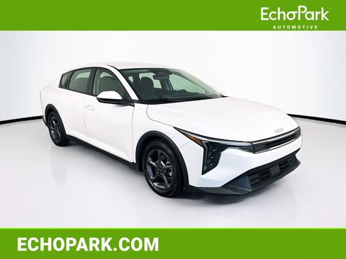 Used 2025 Kia K4 LXS image 1