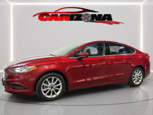 Used 2017 Ford Fusion SE w/ Fusion SE Technology Package image 2