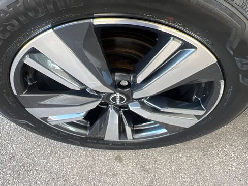 Used 2023 Nissan Rogue SL AWD/4WD image 41