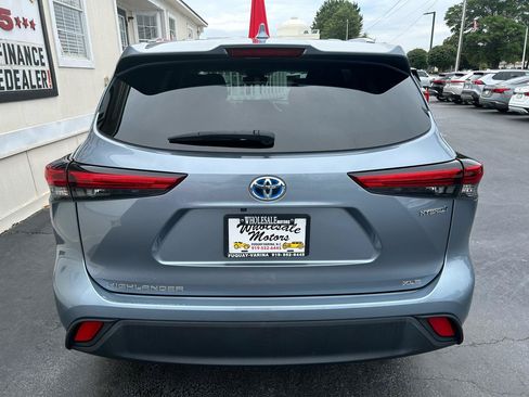 Used 2023 Toyota Highlander XLE AWD/4WD image 6