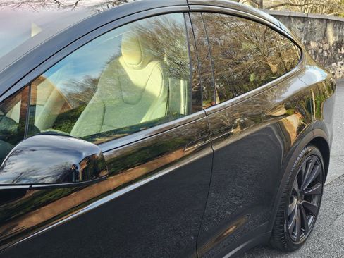 Used 2022 Tesla Model X image 12