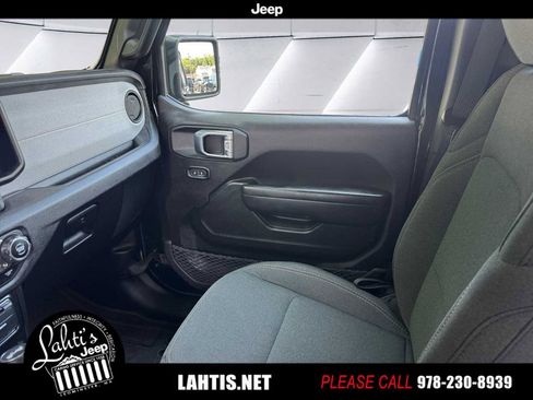 Used 2024 Jeep Wrangler Unlimited w/ Convenience Group image 14