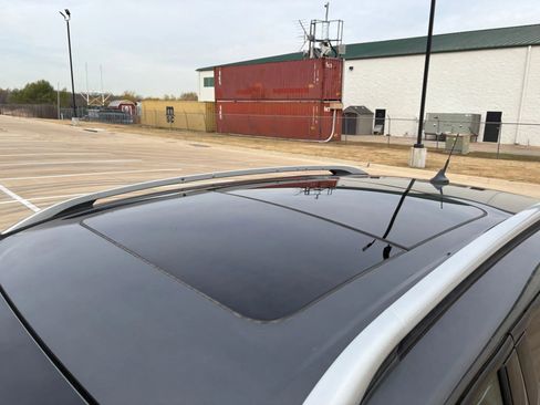 Used 2018 Ford Escape Titanium w/ Ford Safe & Smart Package image 10