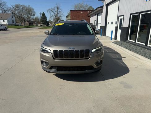 Used 2019 Jeep Cherokee Latitude w/ Popular Appearance Group AWD/4WD image 2