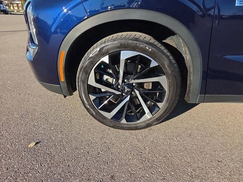 Used 2023 Mitsubishi Outlander LE image 29