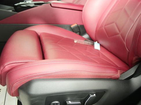 Certified 2025 BMW 530i image 9