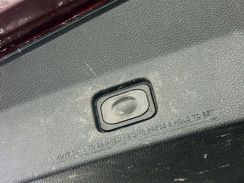 Used 2018 Ford Explorer Platinum image 32