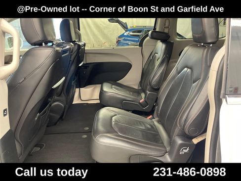 Used 2017 Chrysler Pacifica Touring-L Plus w/ Advanced Safetytec Group FWD image 28