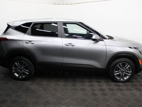 Used 2021 Kia Seltos LX image 4