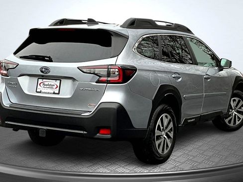 Used 2025 Subaru Outback Premium w/ Popular Package #1A AWD/4WD image 2