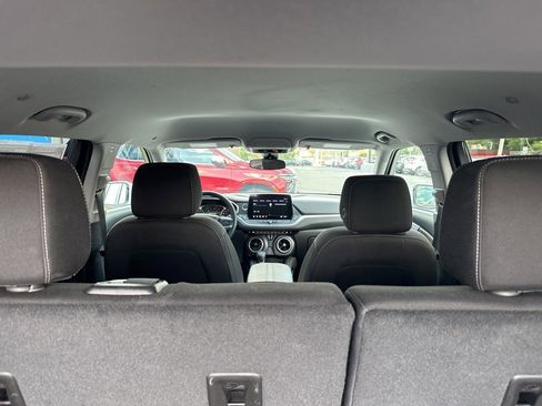 Used 2025 Chevrolet Blazer LT image 9
