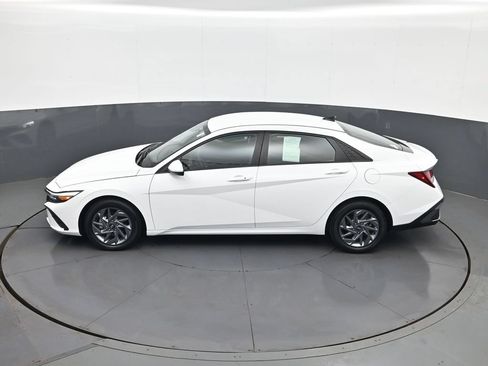 Certified 2024 Hyundai Elantra SEL FWD image 21