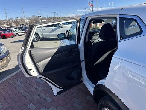 Used 2021 Nissan Rogue Sport S image 27