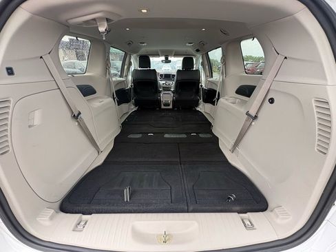 Used 2019 Chrysler Pacifica Touring-L FWD image 29