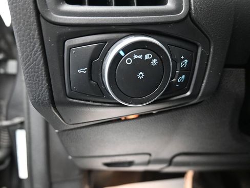 Used 2016 Ford Focus SE w/ Reverse Sensing Package image 21