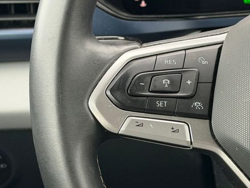 Used 2022 Volkswagen Taos SE w/ IQ.Drive SE Package image 15