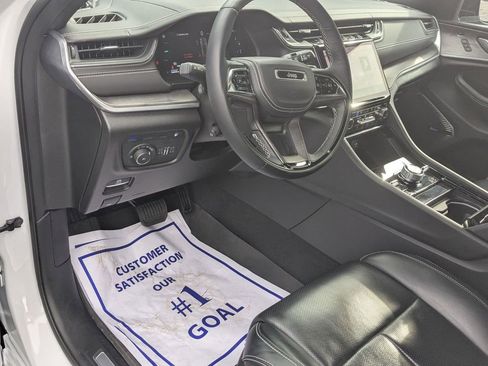 Used 2022 Jeep Grand Cherokee Overland w/ Advanced Protech Group III image 13