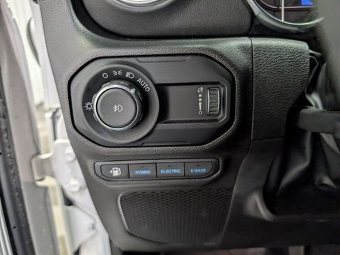 Used 2023 Jeep Wrangler Unlimited Sahara w/ Cold Weather Group image 17