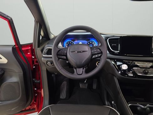 New 2026 Chrysler Pacifica Limited image 19