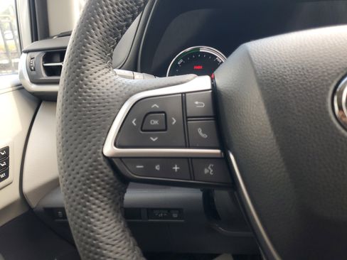 Certified 2024 Toyota Sienna Limited image 19