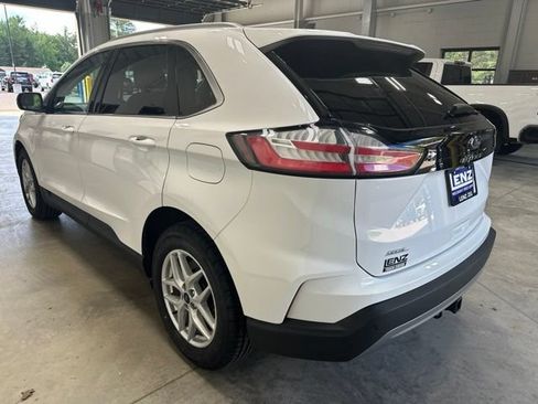 Used 2021 Ford Edge SEL w/ Convenience Package AWD/4WD image 4
