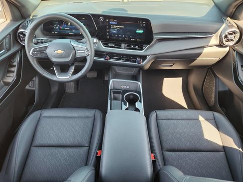 Used 2025 Chevrolet Equinox LT w/ Convenience Package II FWD image 24