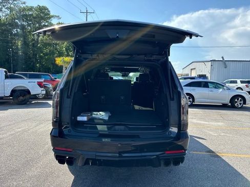 Used 2025 Cadillac Escalade ESV V AWD/4WD image 19