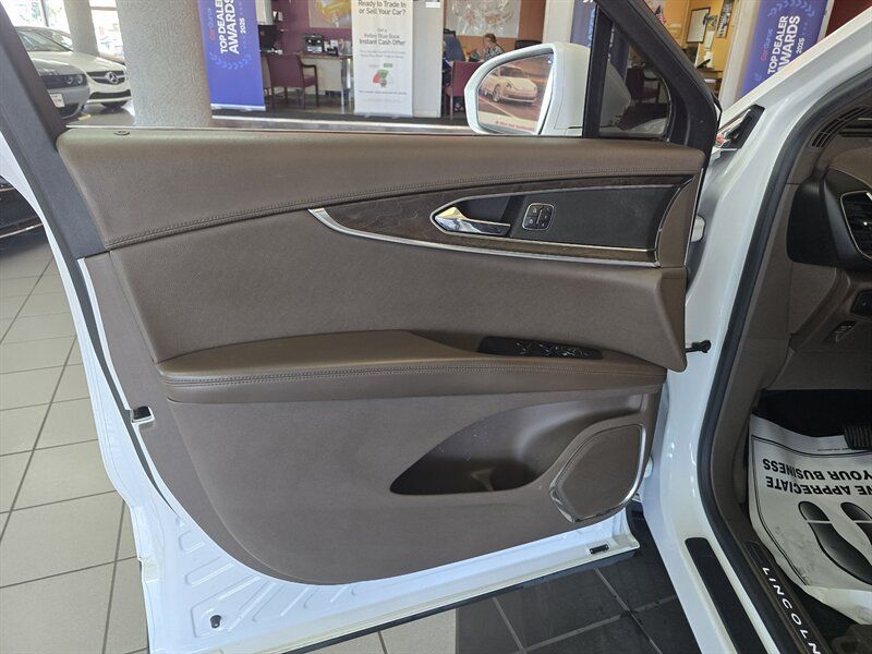 Used 2016 Lincoln MKX Reserve w/ Driver Assistance Package AWD/4WD image 8