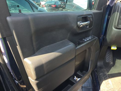 Used 2020 Chevrolet Silverado 1500 Custom w/ Custom Value Package image 11