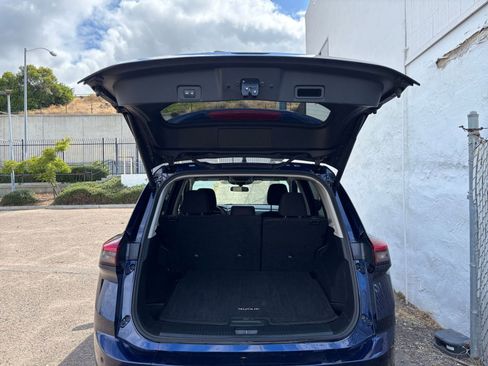 Used 2025 Nissan Rogue SV FWD image 33