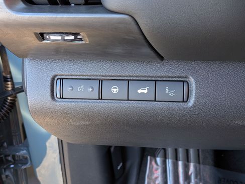 New 2026 Nissan Pathfinder Platinum FWD image 13