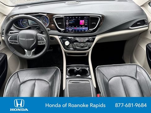 Used 2023 Chrysler Pacifica Limited FWD image 24