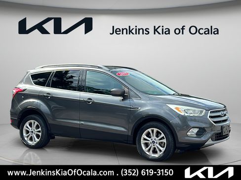 Used 2017 Ford Escape SE w/ Equipment Group 201A AWD/4WD image 2
