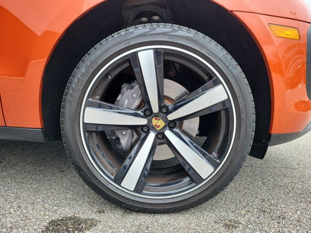 Certified 2023 Porsche Macan AWD/4WD image 14