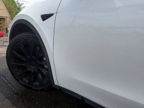 Used 2021 Tesla Model Y Long Range AWD/4WD image 30
