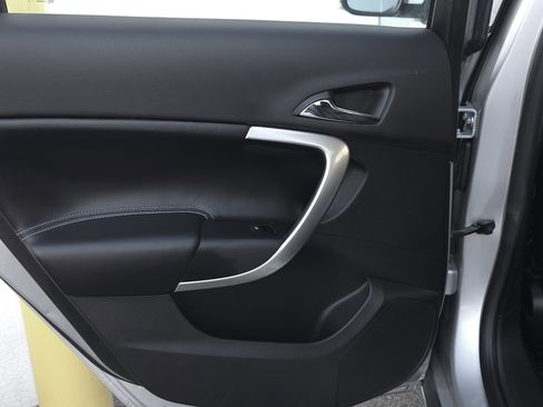 Used 2017 Buick Regal Sport Touring image 29