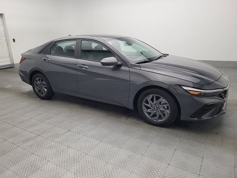 Used 2024 Hyundai Elantra SEL FWD image 11