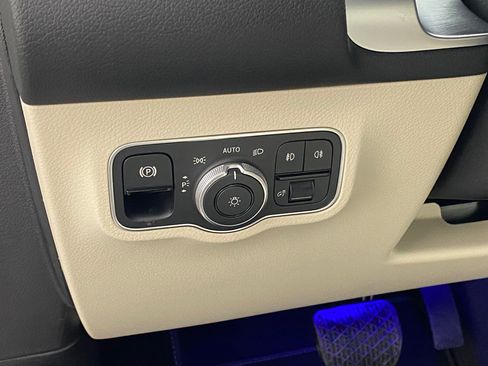 Used 2026 Mercedes-Benz GLB 250 4MATIC image 19