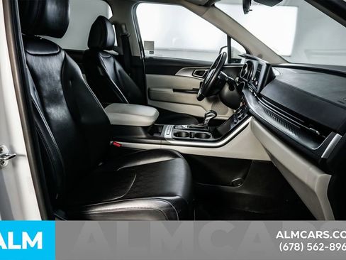 Used 2024 Kia Carnival LX image 20