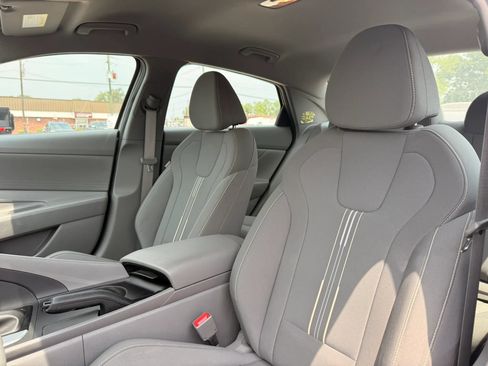 Used 2022 Hyundai Elantra SEL FWD image 12