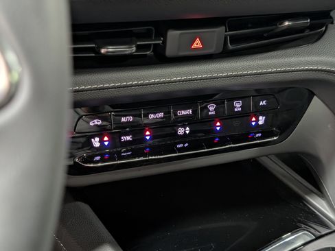 Used 2023 Buick Envision Avenir image 19