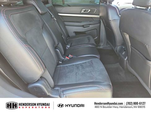 Used 2018 Ford Explorer XLT w/ Equipment Group 202A FWD image 20