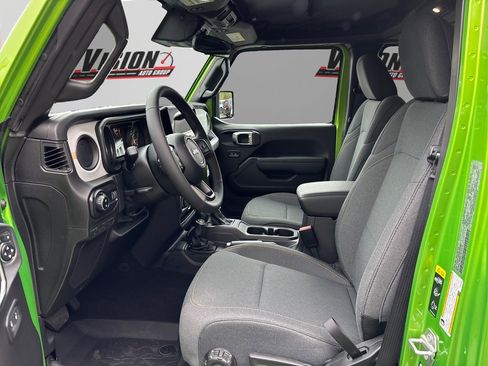 New 2025 Jeep Gladiator Sport image 9