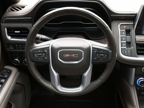 Used 2022 GMC Yukon SLT w/ SLT Premium Package image 14