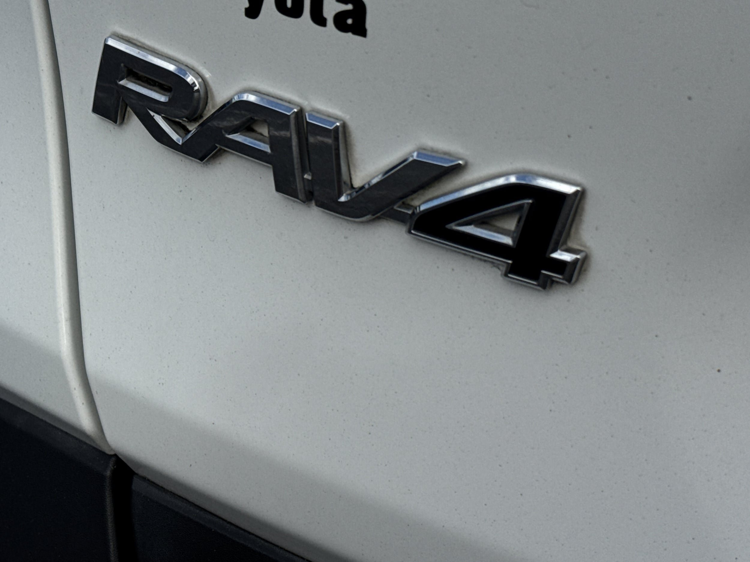 Used 2019 Toyota RAV4 XLE FWD image 14