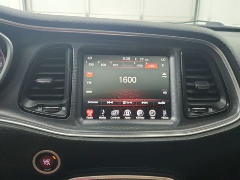 Used 2015 Dodge Challenger SRT RWD image 25