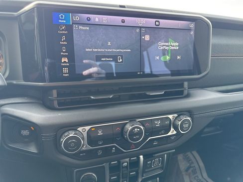 Certified 2025 Jeep Gladiator Mojave image 8