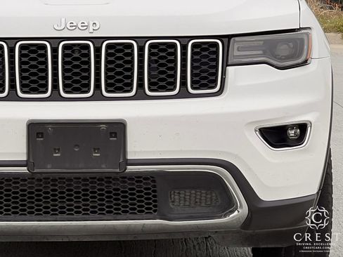 Used 2017 Jeep Grand Cherokee Limited w/ Luxury Group II image 11