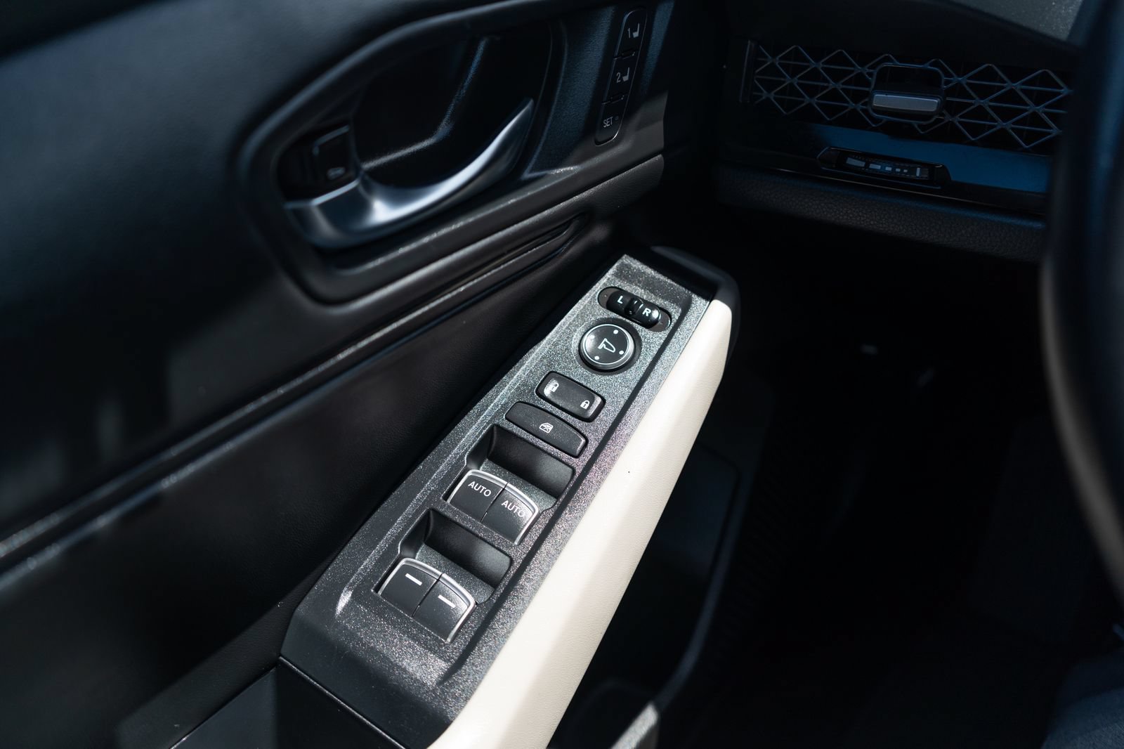 Used 2023 Honda Accord EX-L image 31