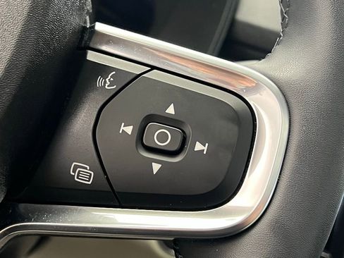 Used 2025 Volvo XC40 B5 Ultra w/ Protection Package Premier image 18